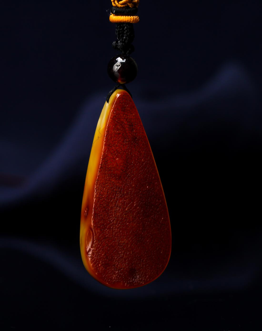 穗南 俏色留皮金绞蜜 随形蜜蜡吊坠(配绳)10.8g