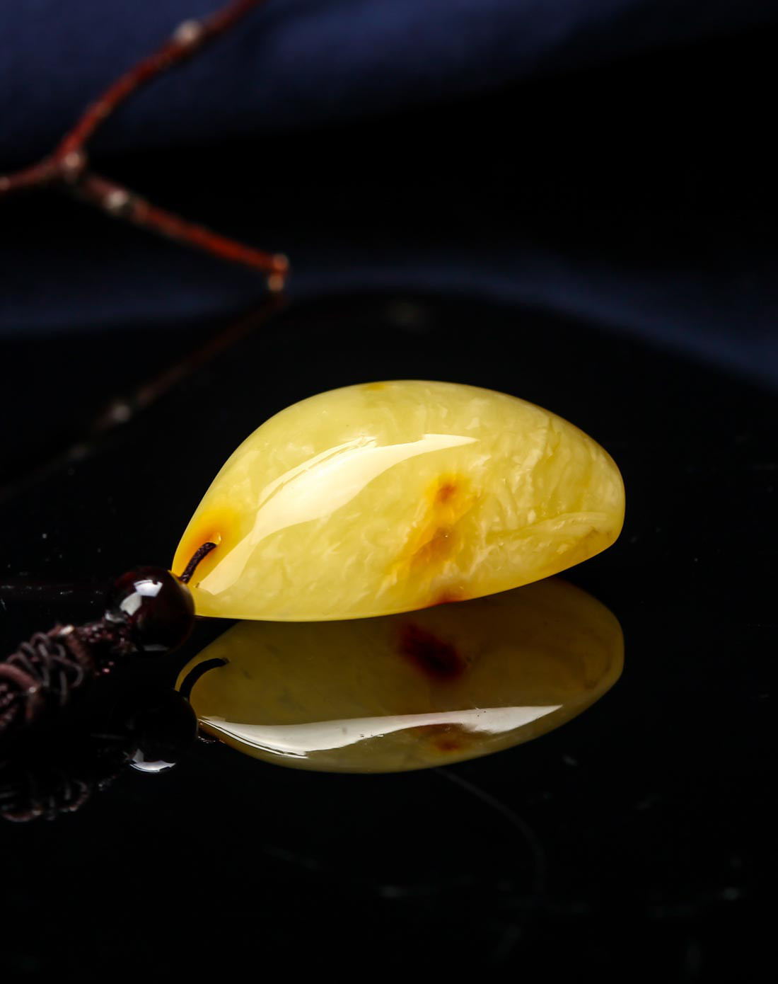 穗南 俏色金绞白花蜜 随形蜜蜡吊坠(配绳)12.4g