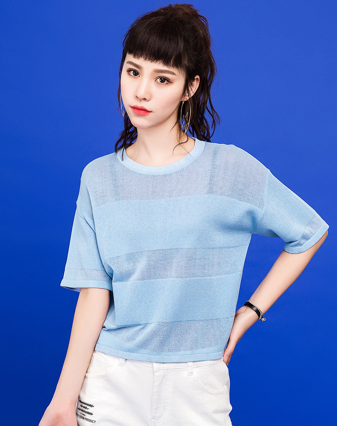 宽松五分袖针织衫浅蓝