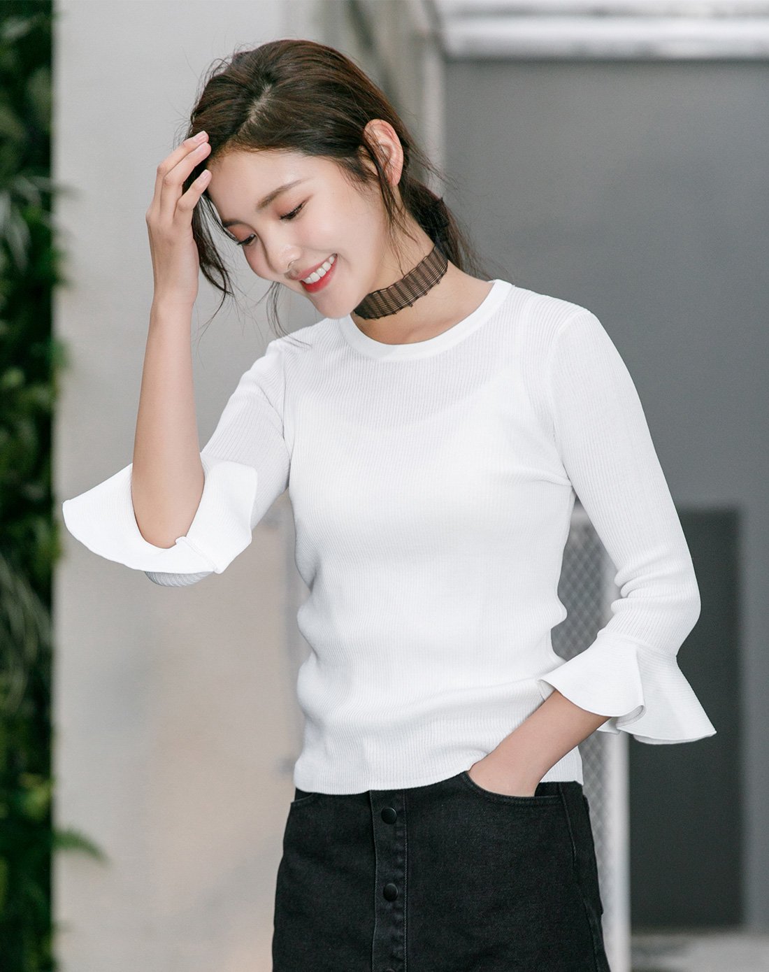 女款本白圆领净色喇叭袖口打底线衫