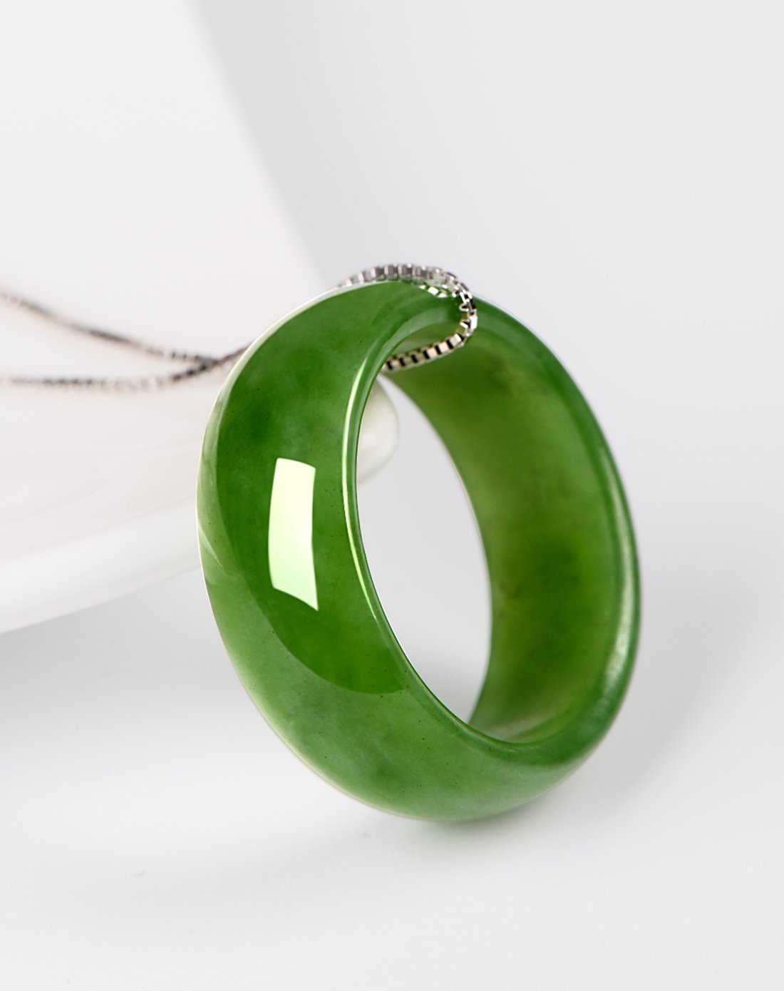 伊戴娇 中性和田碧玉指环吊坠