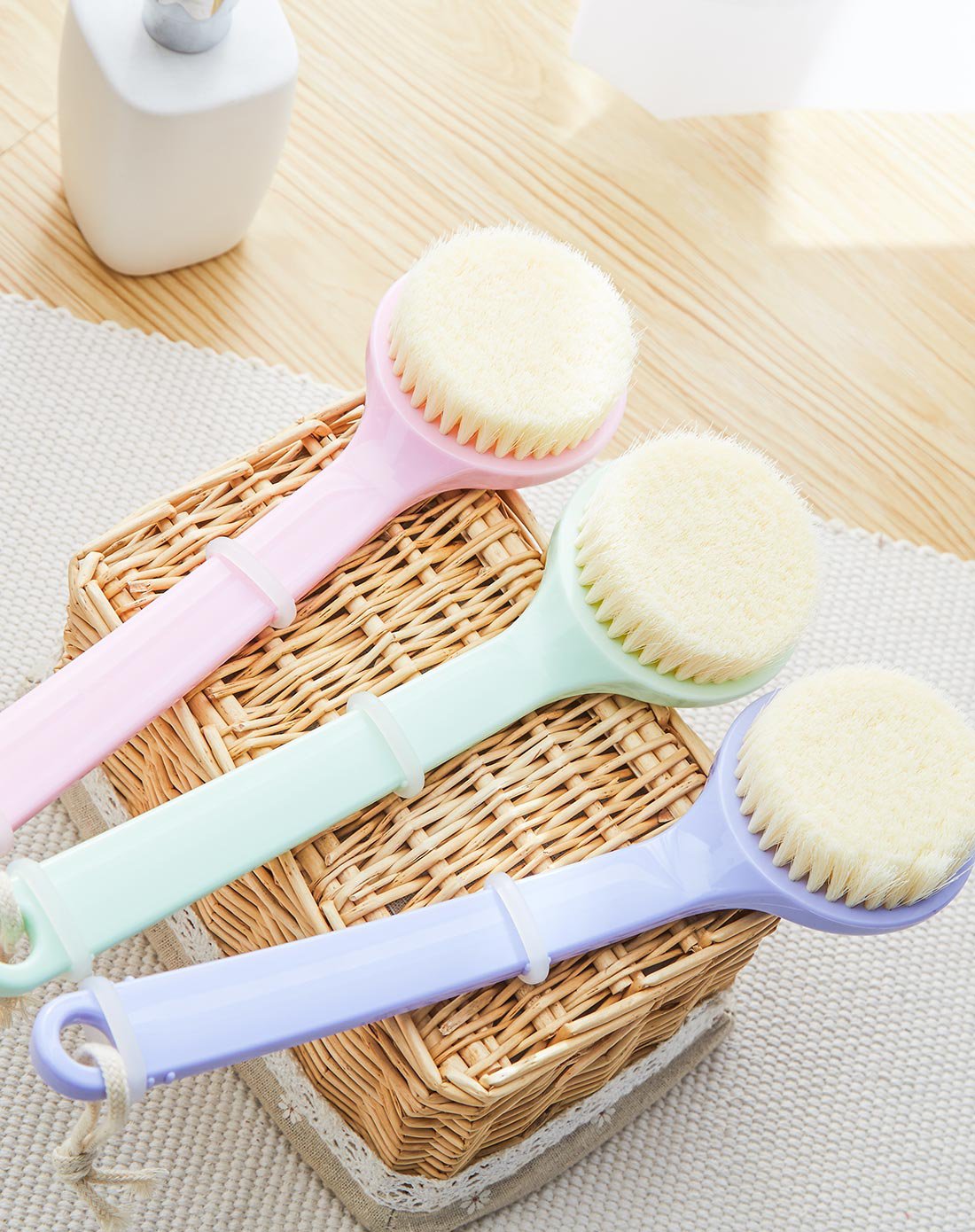 上居逸品应季拖鞋用品专场舒适按摩 炫彩超柔长款洗澡刷三色可选1a