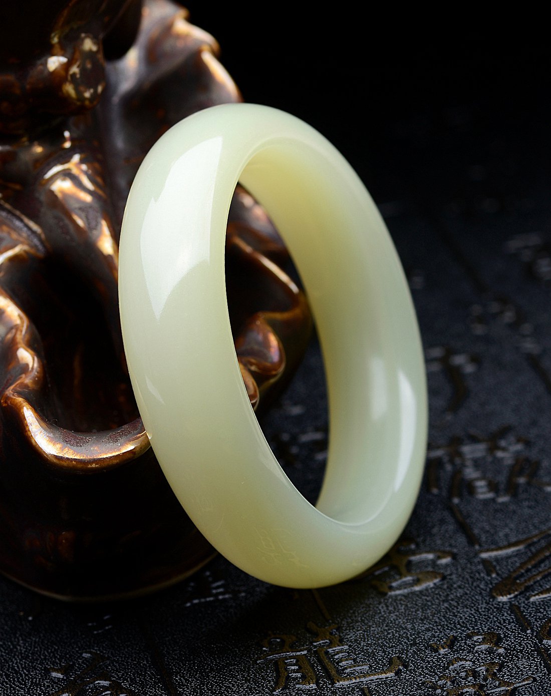 精品温润优质碳酸盐质玉正装福镯如图