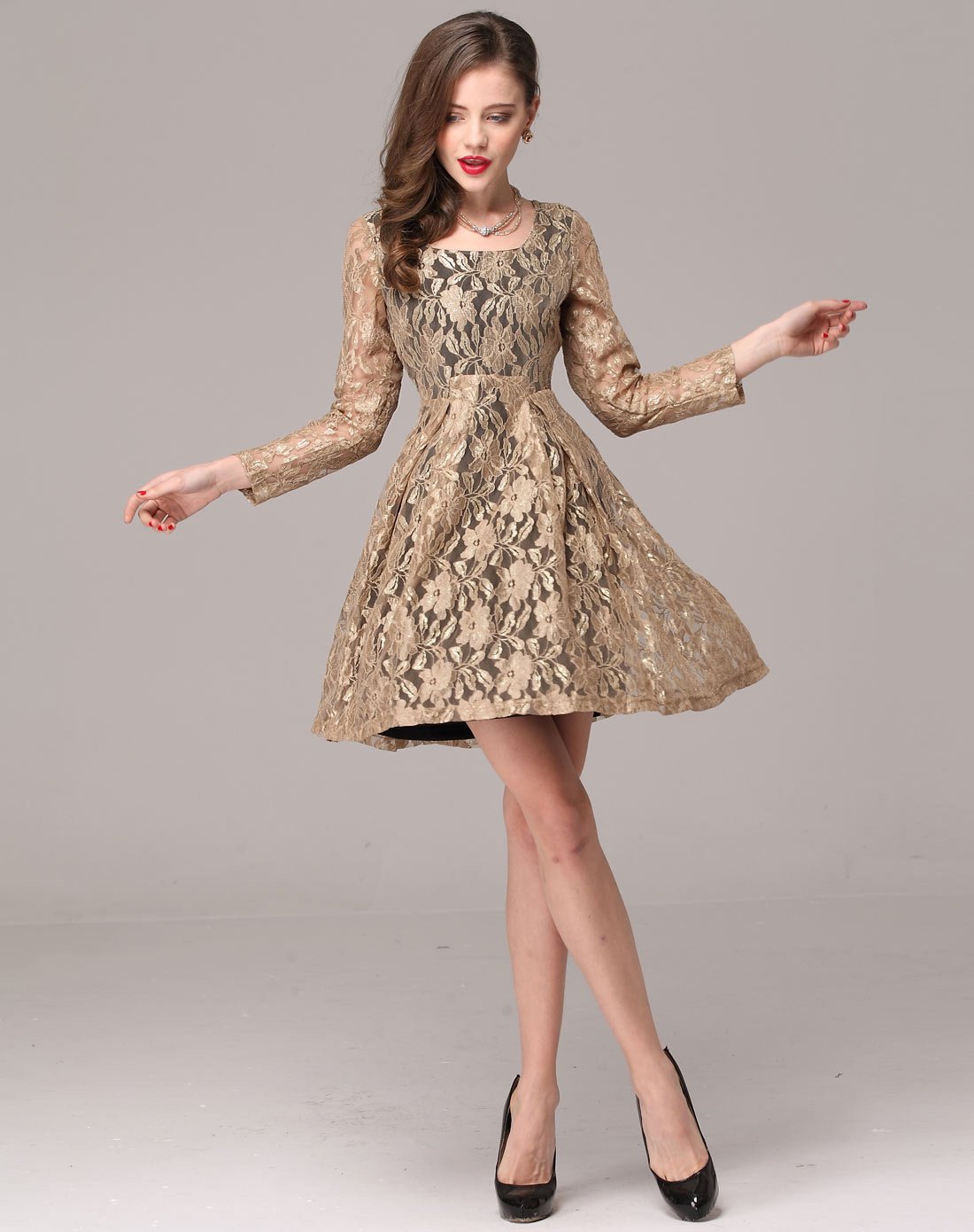 时尚镂空蕾丝连衣裙杏色