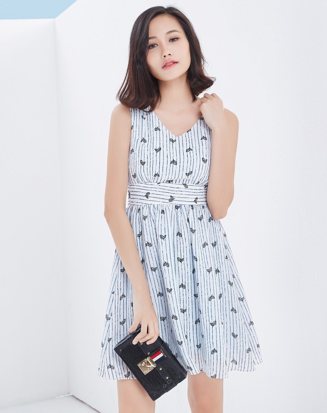 精选爆款专场-思蓓儿女装时尚印花优雅气质连衣裙蓝色7caa90960_唯品