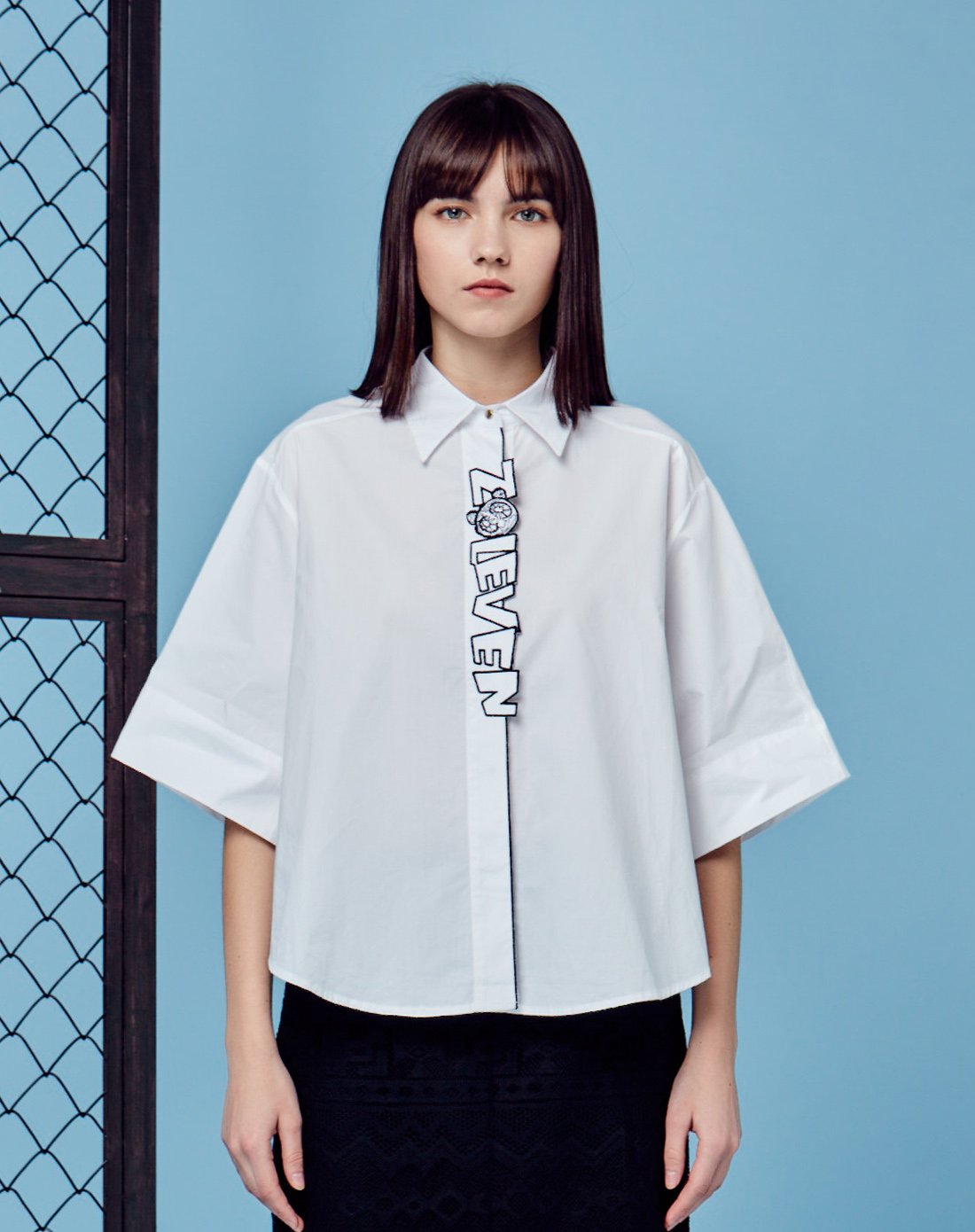 纯色字母刺绣落肩半袖衬衫冰蓝