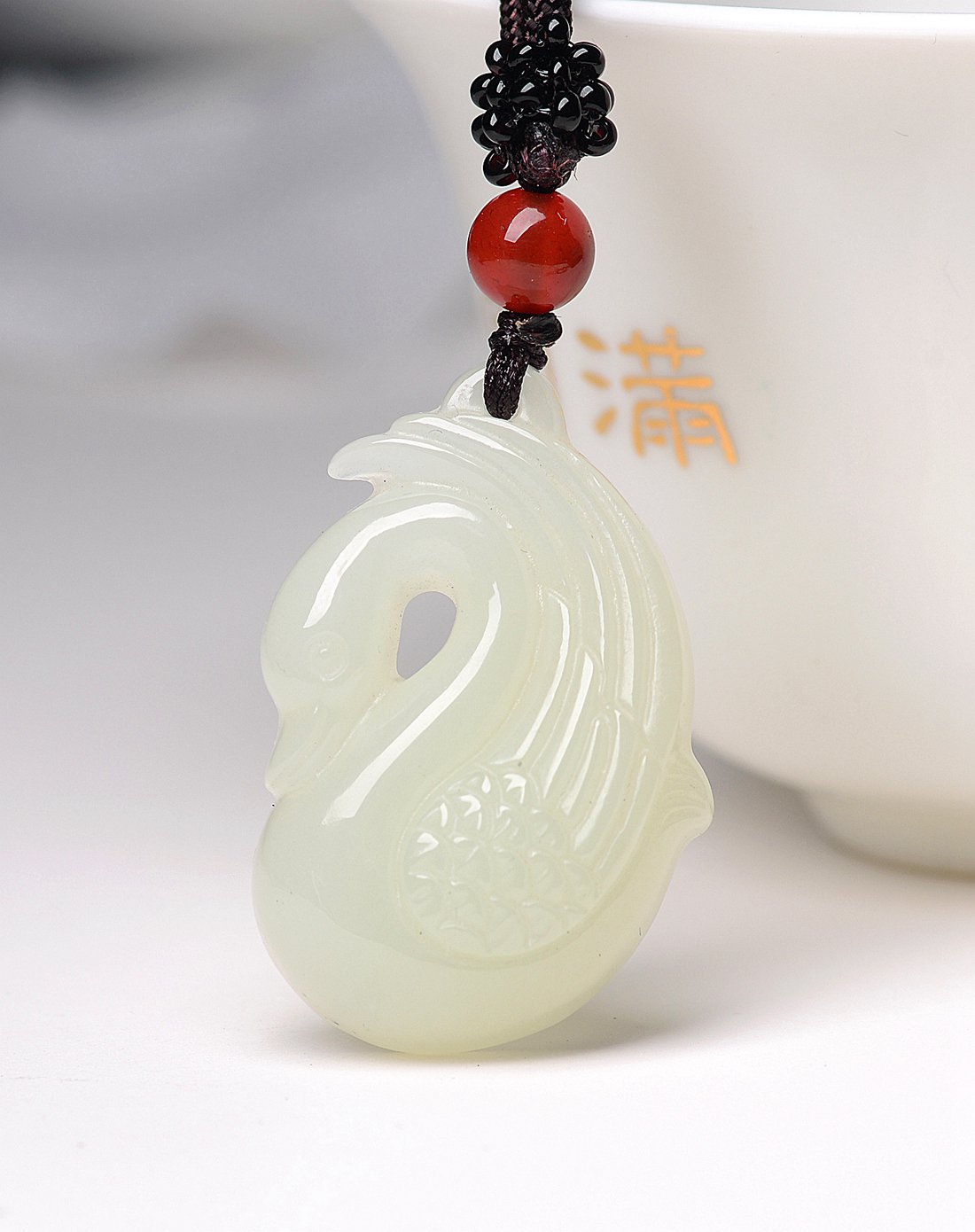 天然优质温润天鹅和田玉吊坠如图