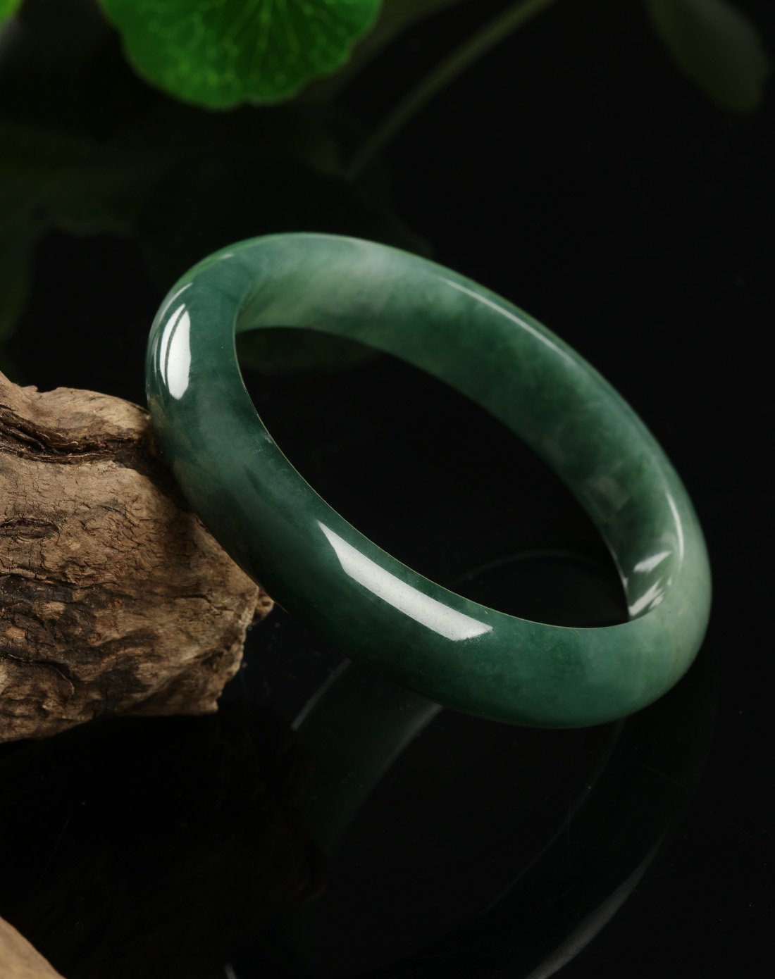 玛丽.温莎 天然翡翠a货冰油青手镯附证书