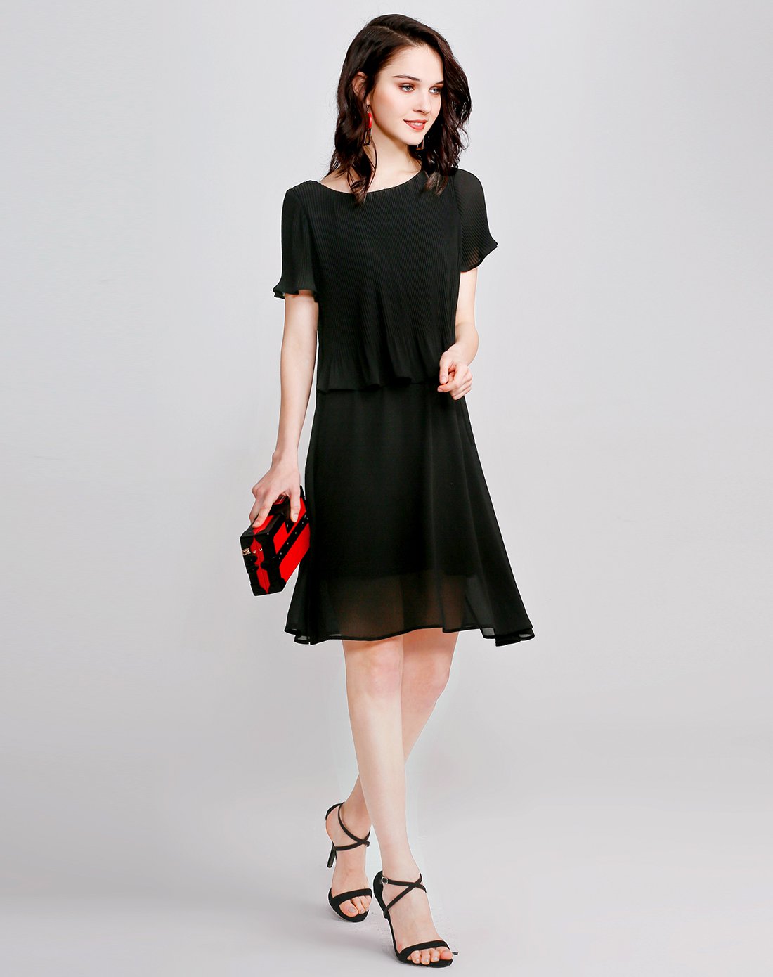 慕诗涵简美女装专场 慕诗涵 百褶甜美圆领舒适连衣裙黑色 商品编码