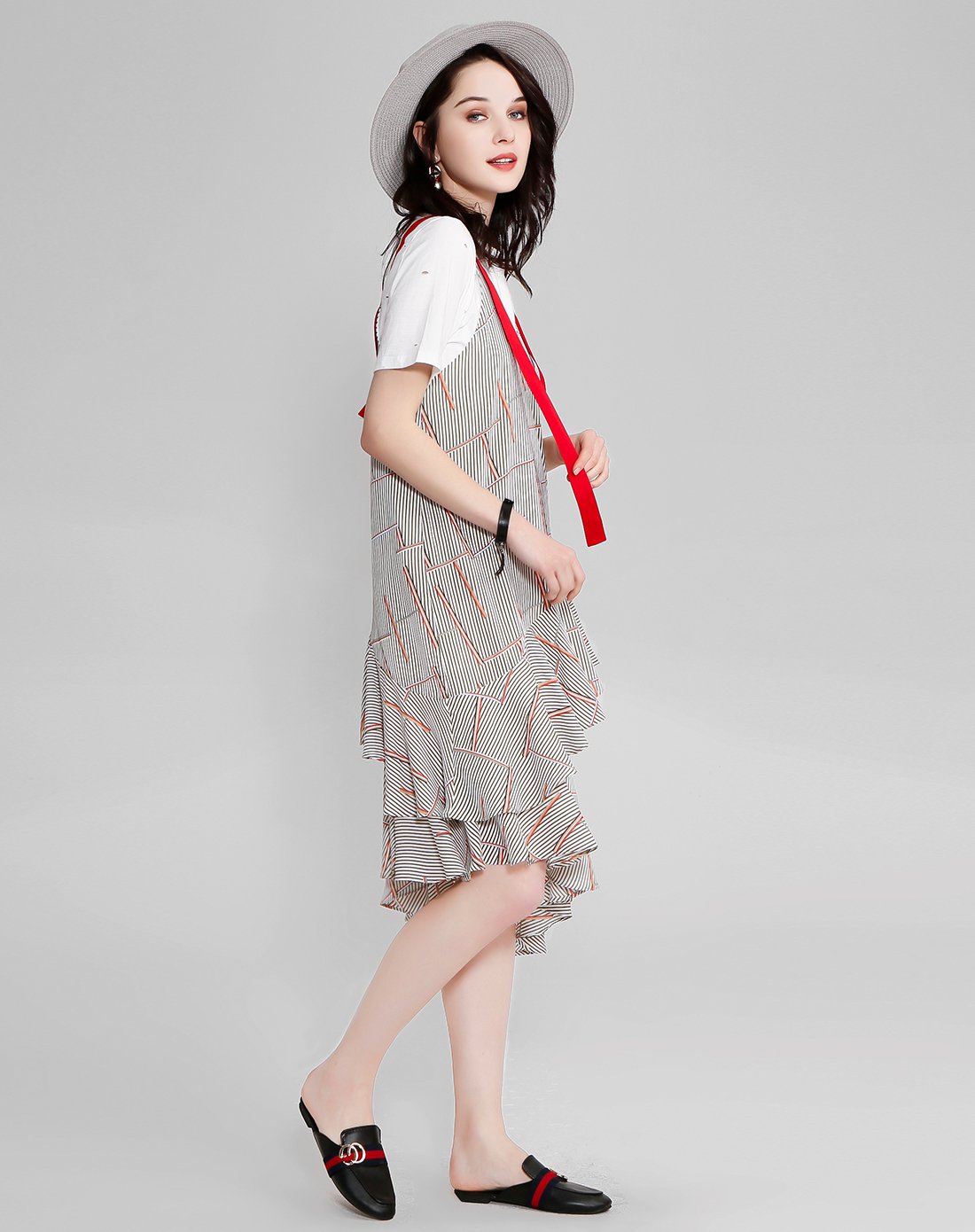 慕诗涵 甜美吊带式印花连衣裙套装蓝色