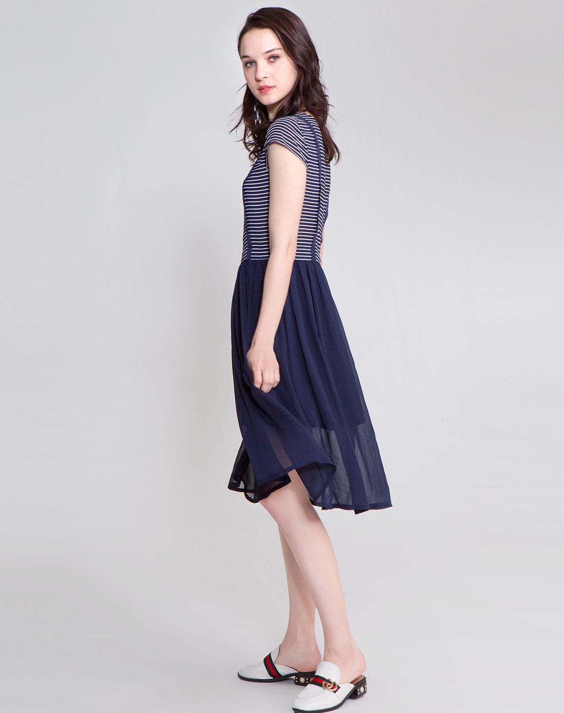 慕诗涵 撞色拼接条纹雪纺连衣裙女装裙子