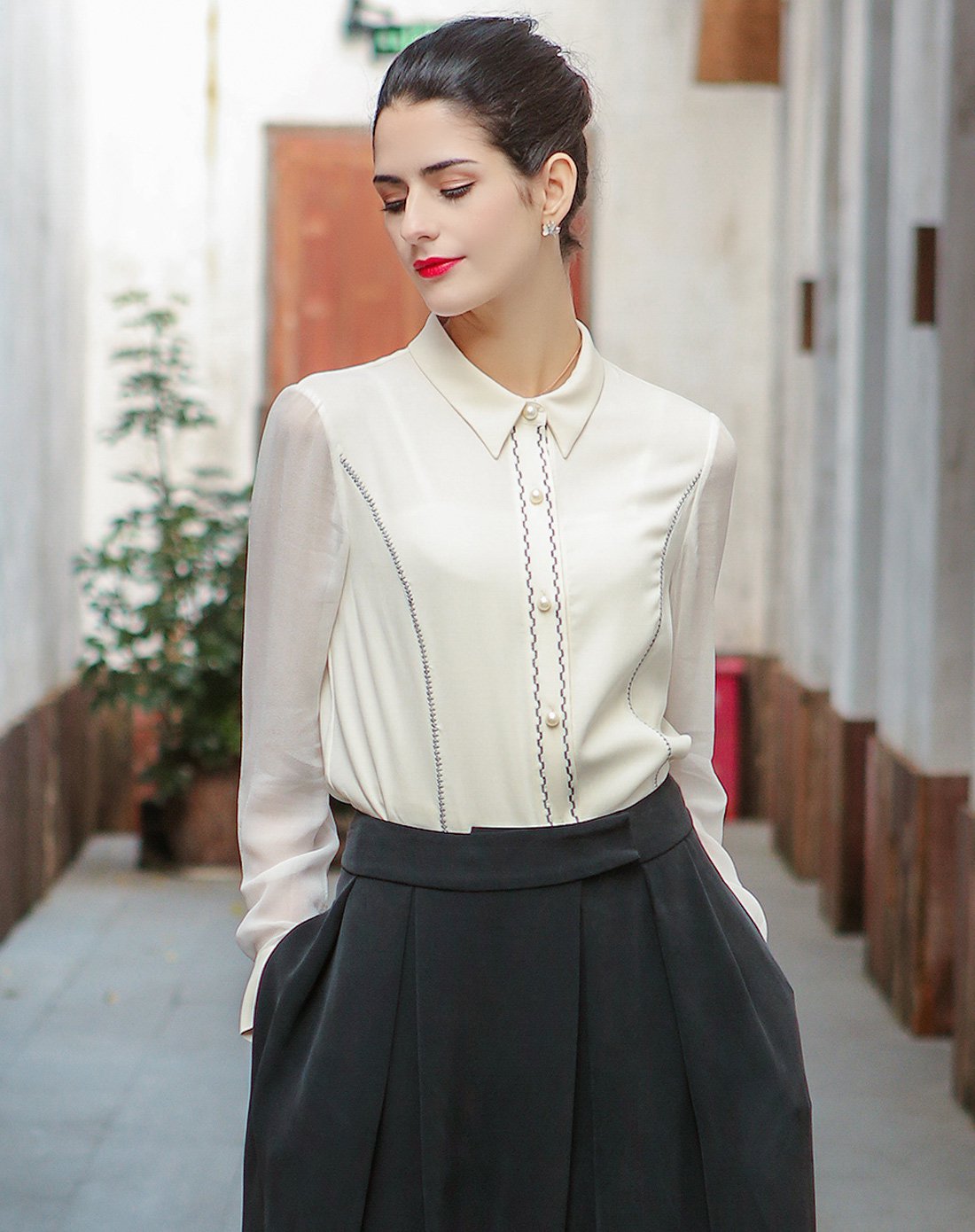 维欧艾丝绸36姆米尖领透明长袖珍珠圆扣桑蚕丝合身常规款白色真丝衬衫