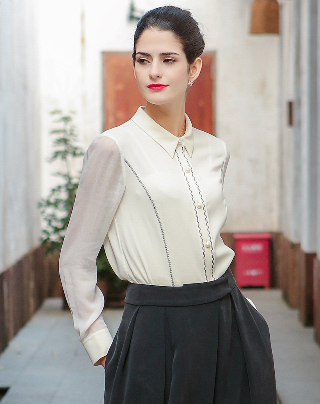 维欧艾丝绸36姆米尖领透明长袖珍珠圆扣桑蚕丝合身常规款白色真丝衬衫