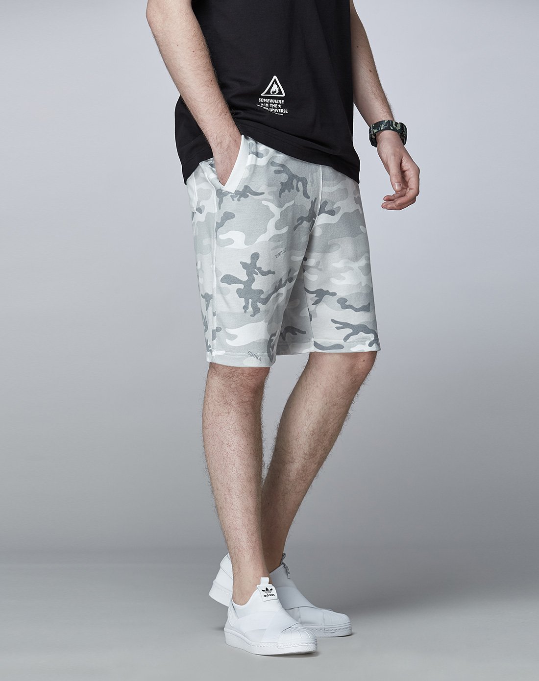 男款原创潮流迷彩针织卫裤五分短休闲裤白色