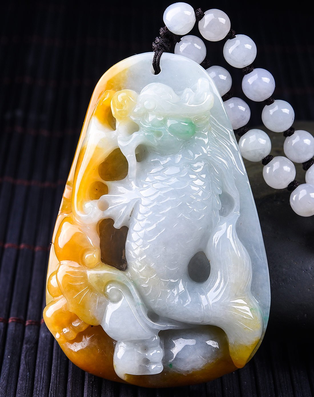 亿珍阁 随形浅绿褐黄糯种如意龙头鱼翡翠吊坠附证书