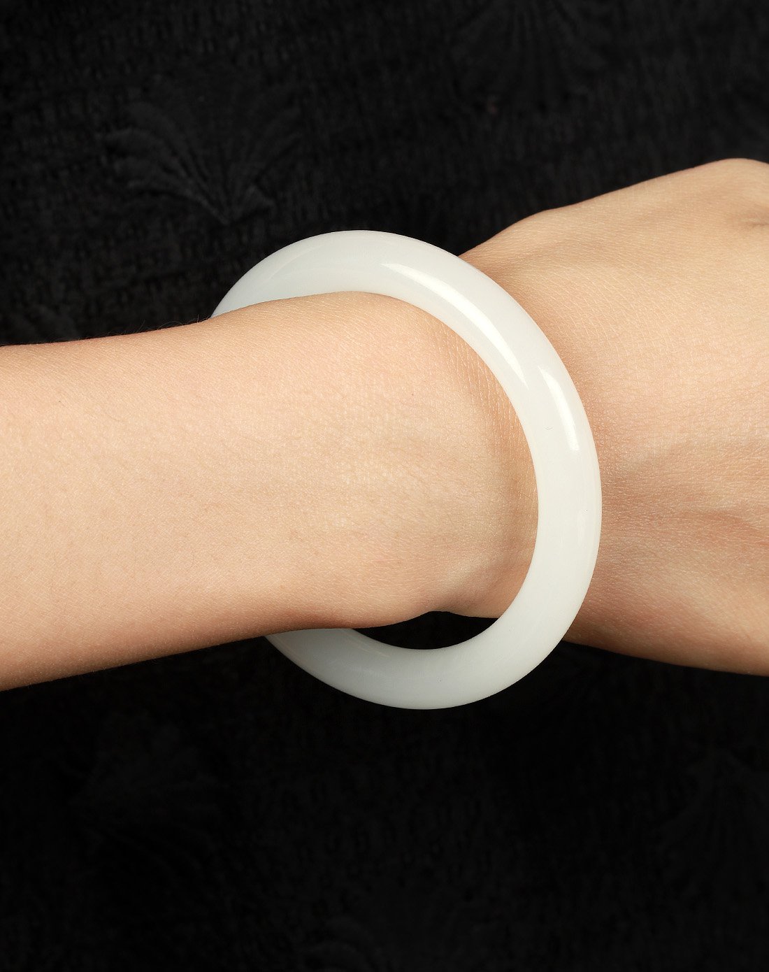 精品温润阿富汗玉圆条手镯如图