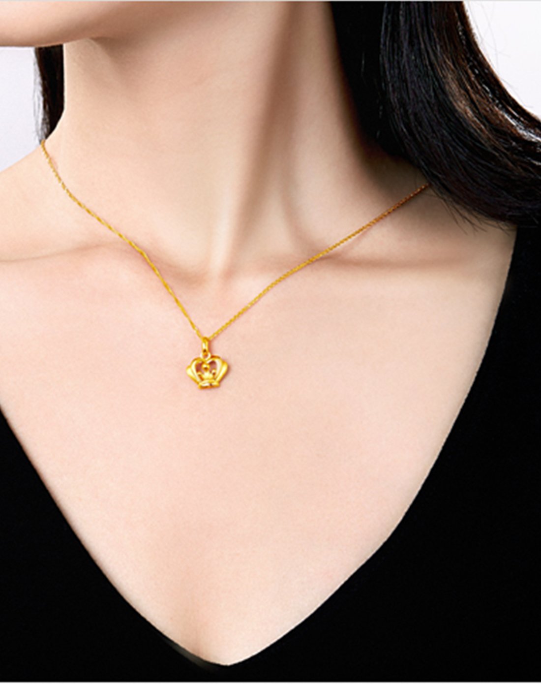 周大福 皇冠足金黄金吊坠(计价)