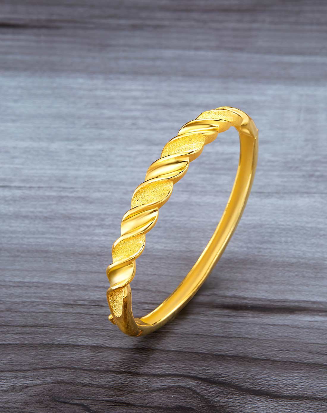 周大福 婚嫁拉丝黄金手镯(计价)