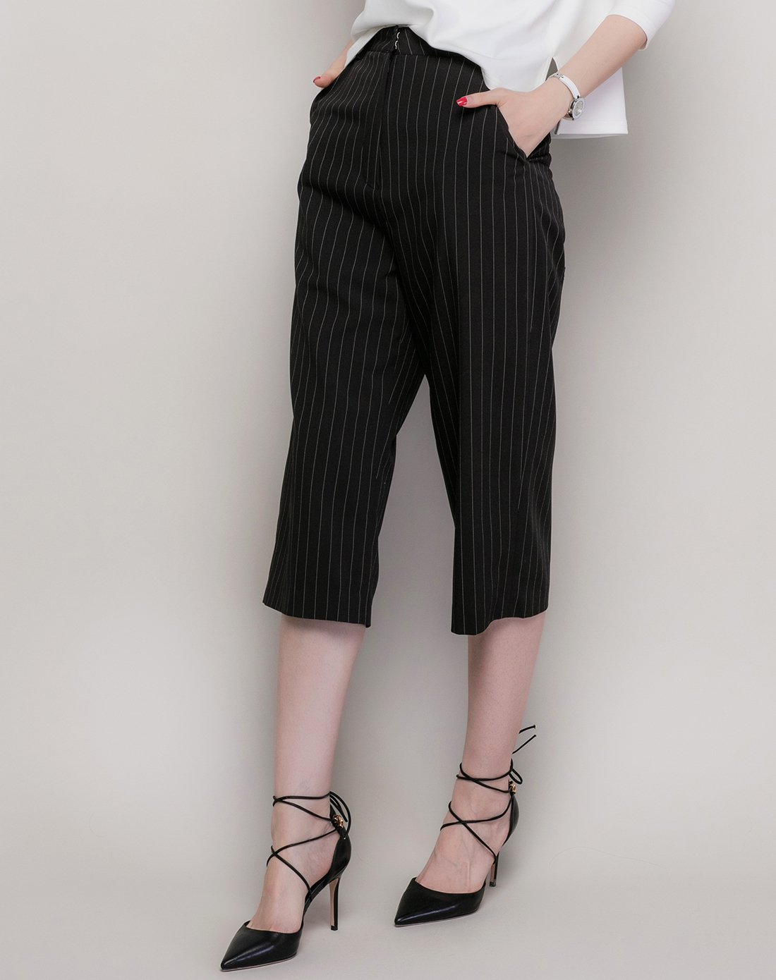 女款黑色竖条纹显瘦直筒裤