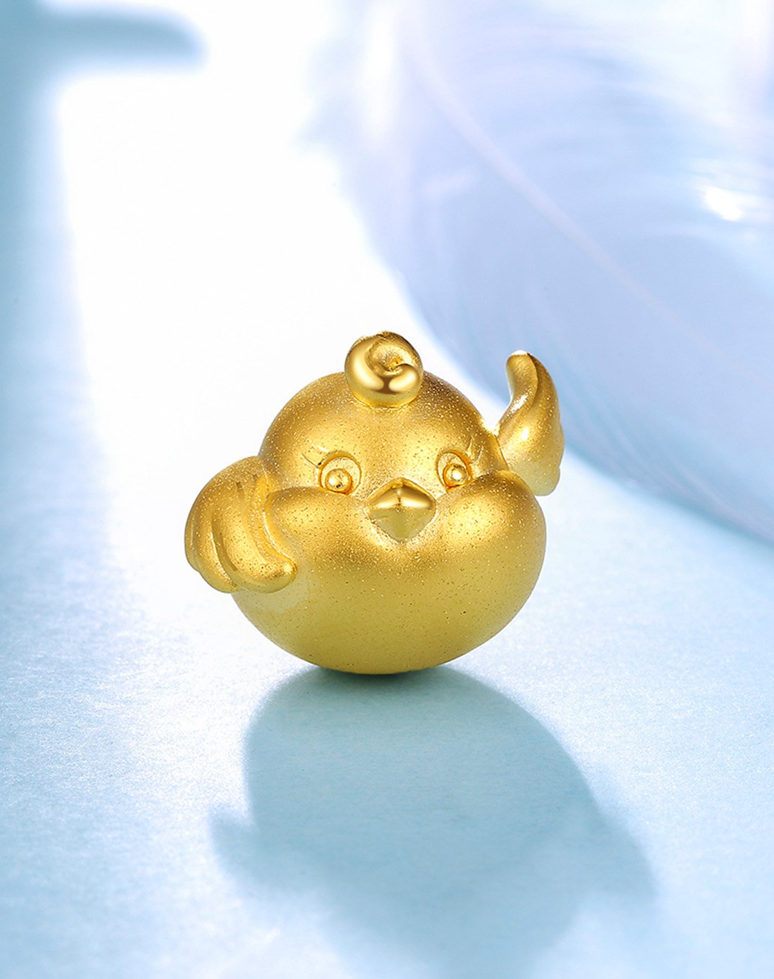 谢瑞麟足黄金水晶鸡摆件(送水晶底座)