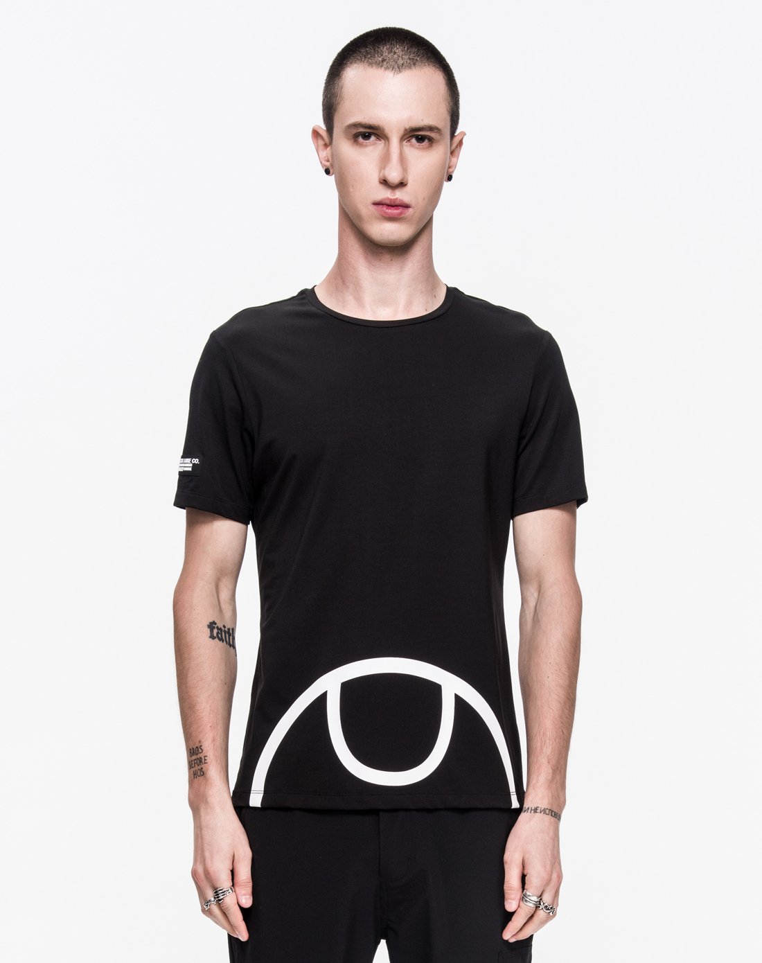 半弧造型圆领t恤