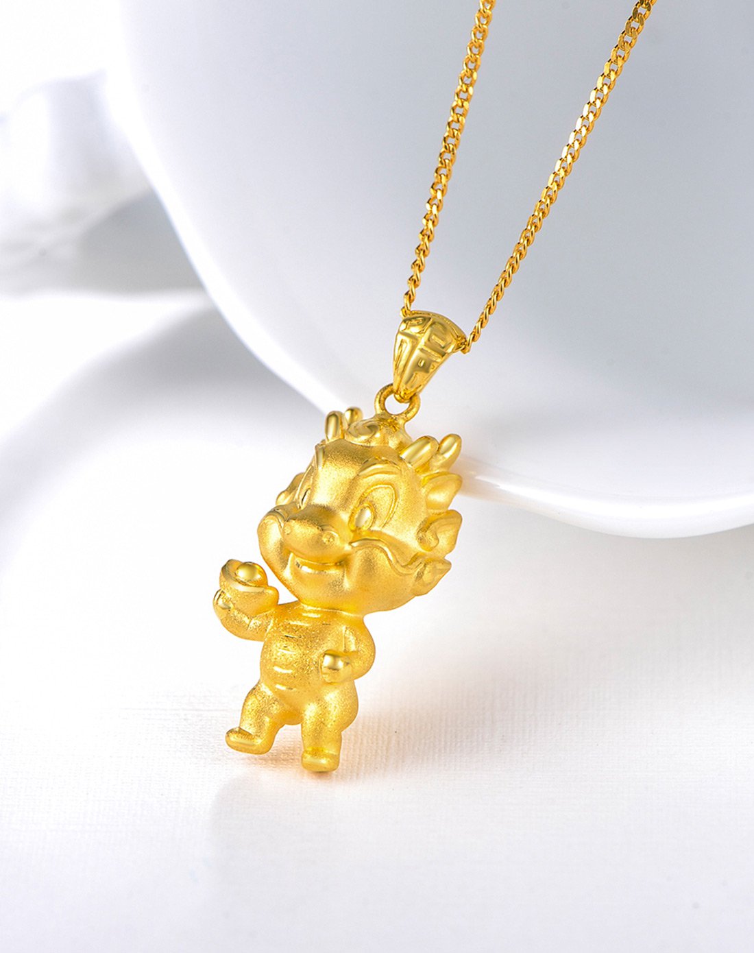 谢瑞麟3d硬金黄金吊坠活泼灵动麒麟献宝足金挂坠