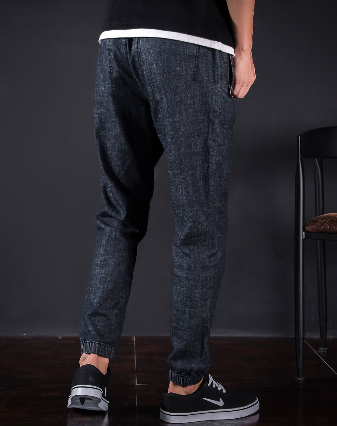 男弹力基本束腿牛仔长裤深牛仔蓝