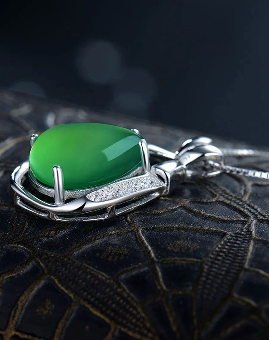 时尚绿玉髓吊坠