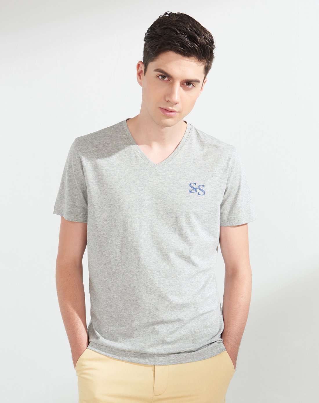 v领logo男士t恤短袖