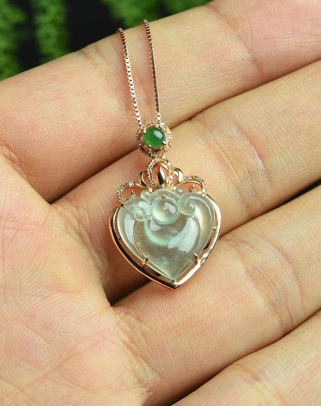 亿珍阁 18k金镶嵌a货心形如意冰种翡翠吊坠附证书