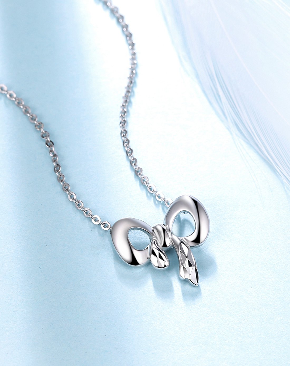 谢瑞麟pt950铂金项链女款时尚蝴蝶结白金吊坠套链