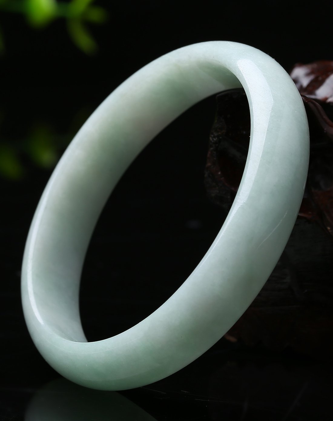 天然翡翠a货细糯种淡绿吉祥贵妃镯绿色