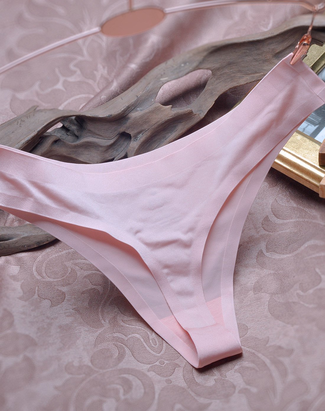 一片式无痕性感丁字裤女士内裤