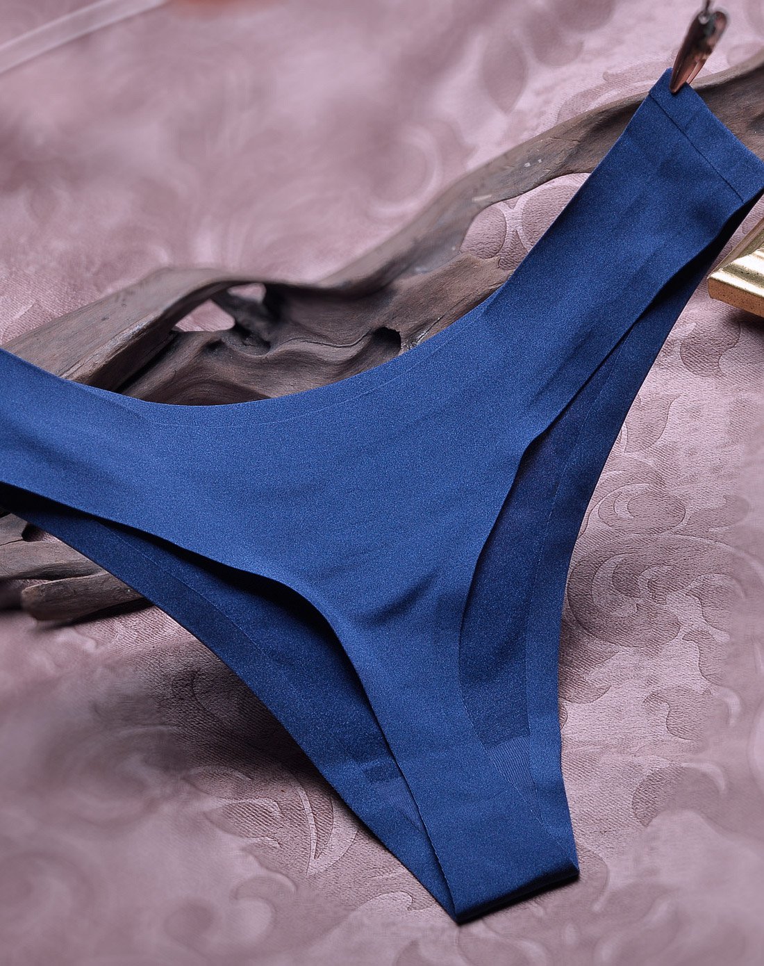 一片式无痕性感丁字裤女士内裤