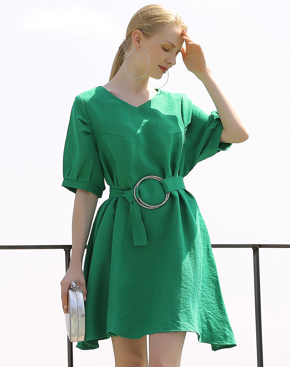 鸡心领灯笼袖宽松收腰a字款连衣裙