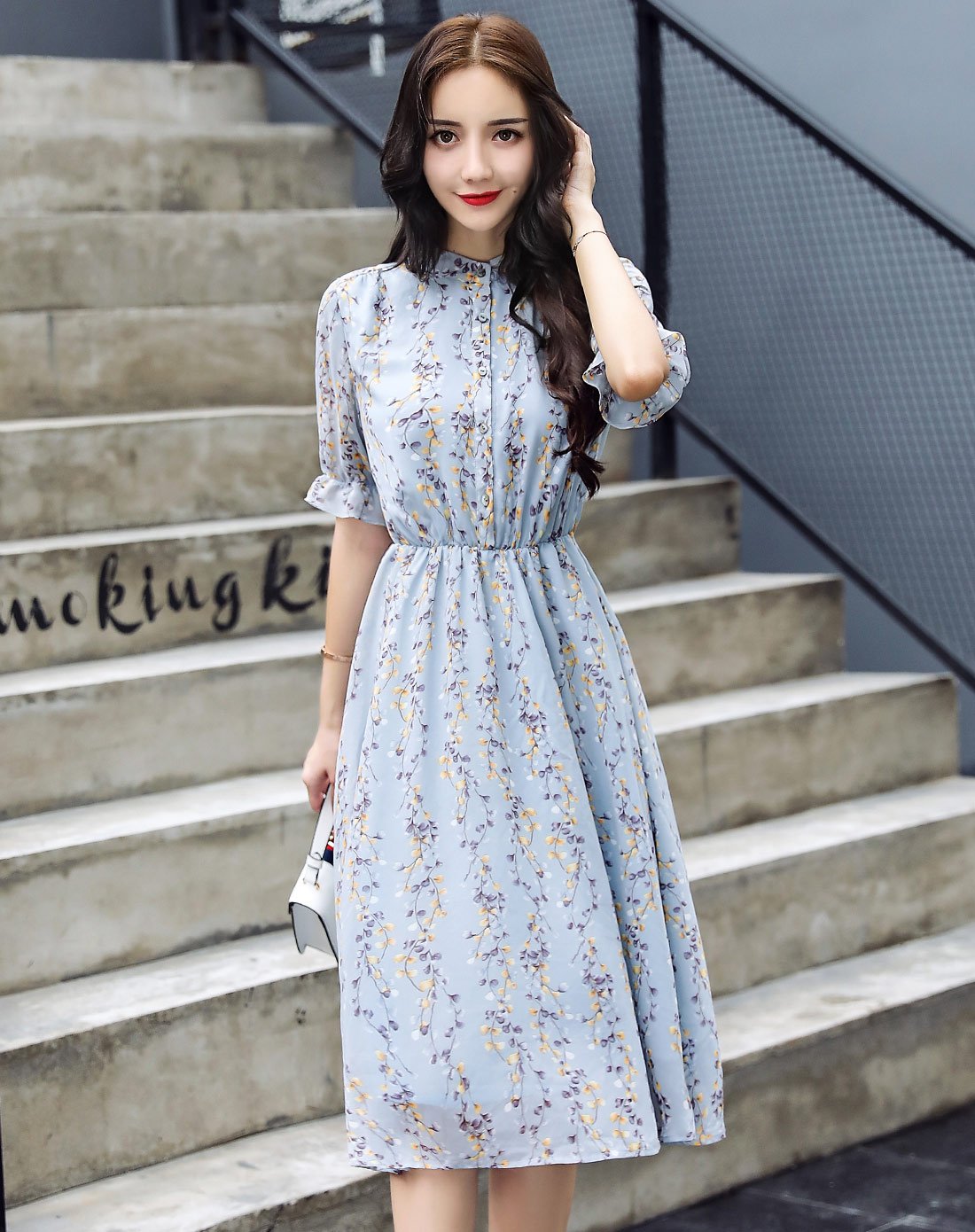 立领小喇叭袖单排扣碎花连衣裙