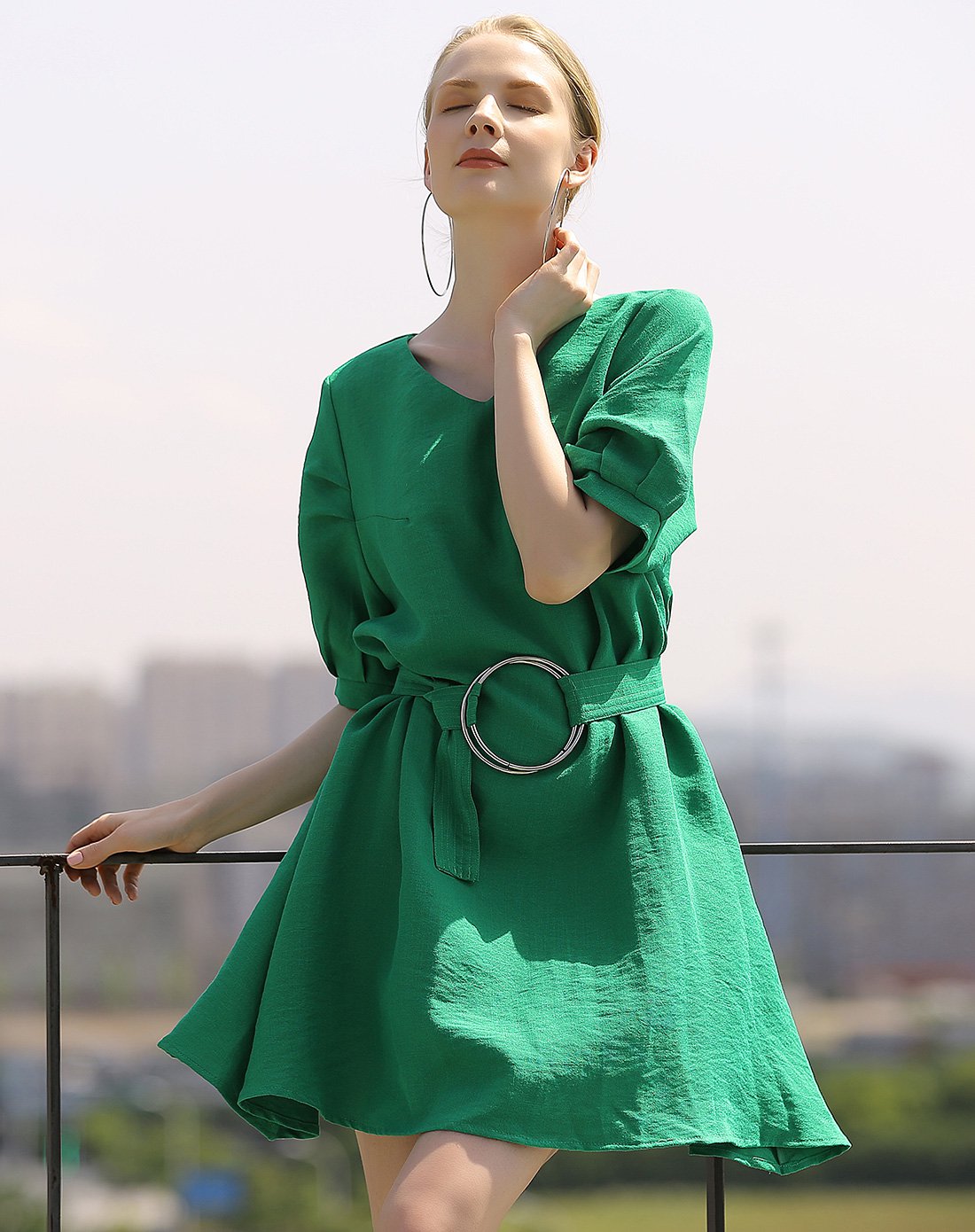 鸡心领灯笼袖宽松收腰a字款连衣裙