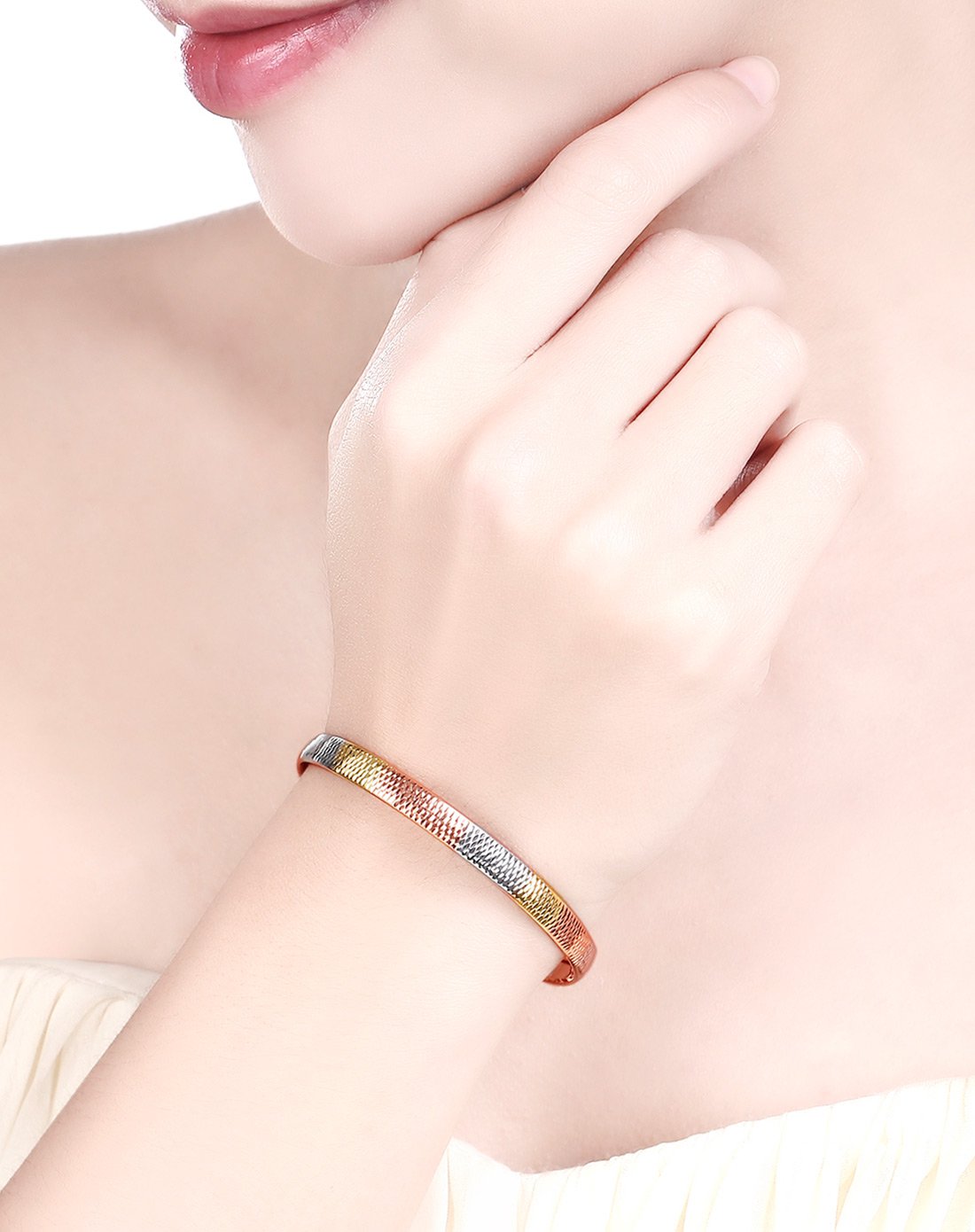 谢瑞麟18k金手镯女款时尚个性彩金手镯子