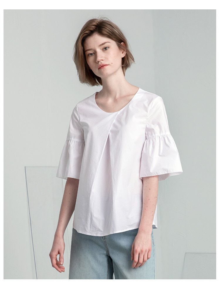 简约休闲喇叭袖胸前打褶装饰圆领短袖衬衫白色