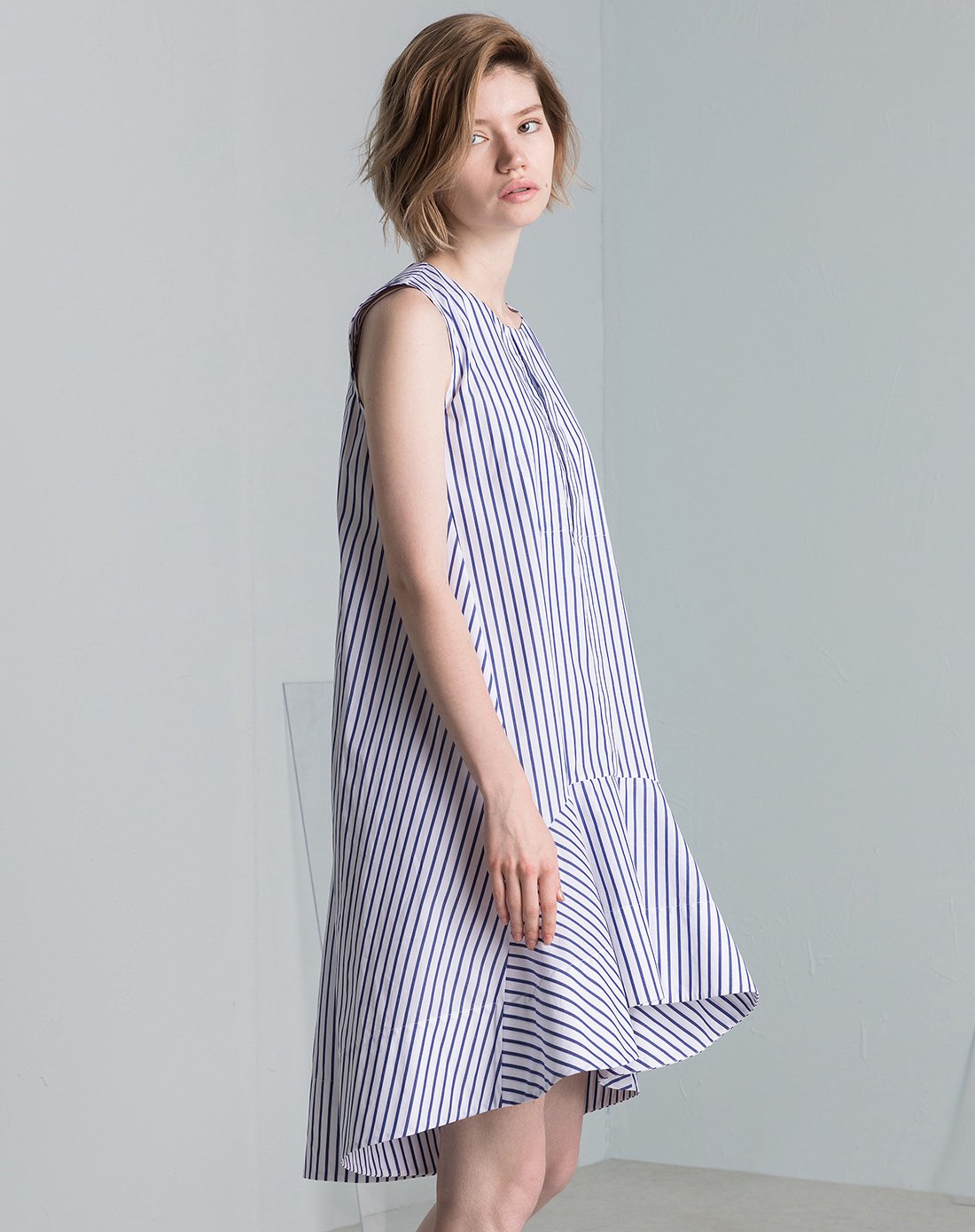 简约通勤条纹a型无领无袖宽松长款连衣裙