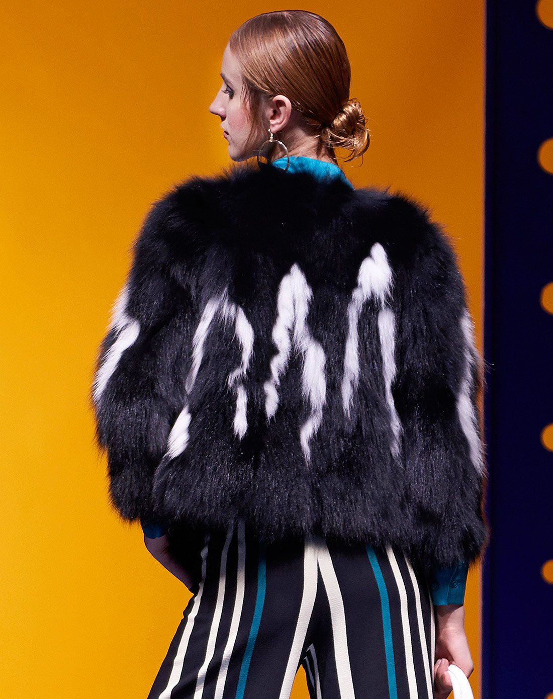 狐狸毛圆领款时尚皮草外套