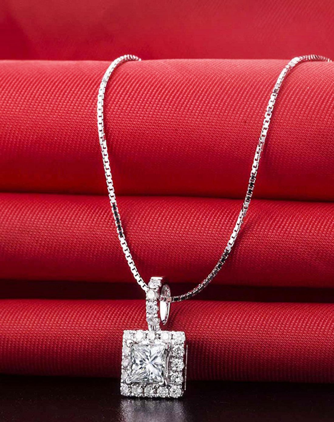 18k金共39分h色公主方形钻石吊坠