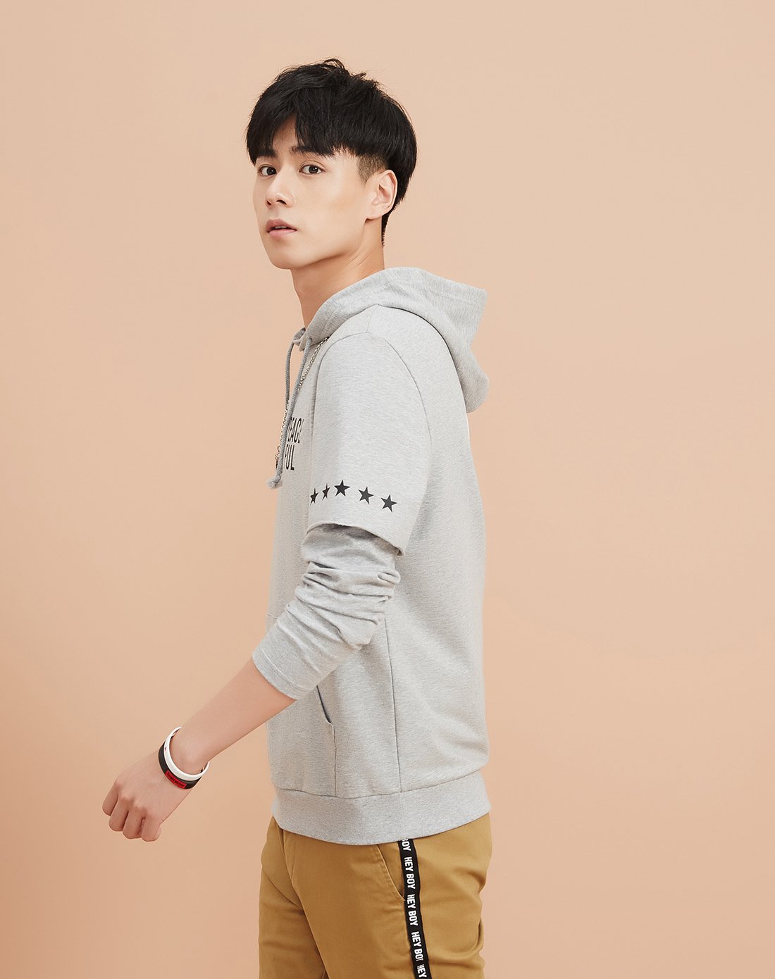 美特斯邦威胡一天明星同款男字母印花假两件套头卫衣