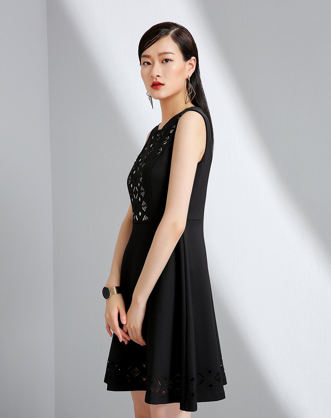 菲妮迪finity女装清仓专场质感空气棉百搭无袖连衣裙f21pd1002l040