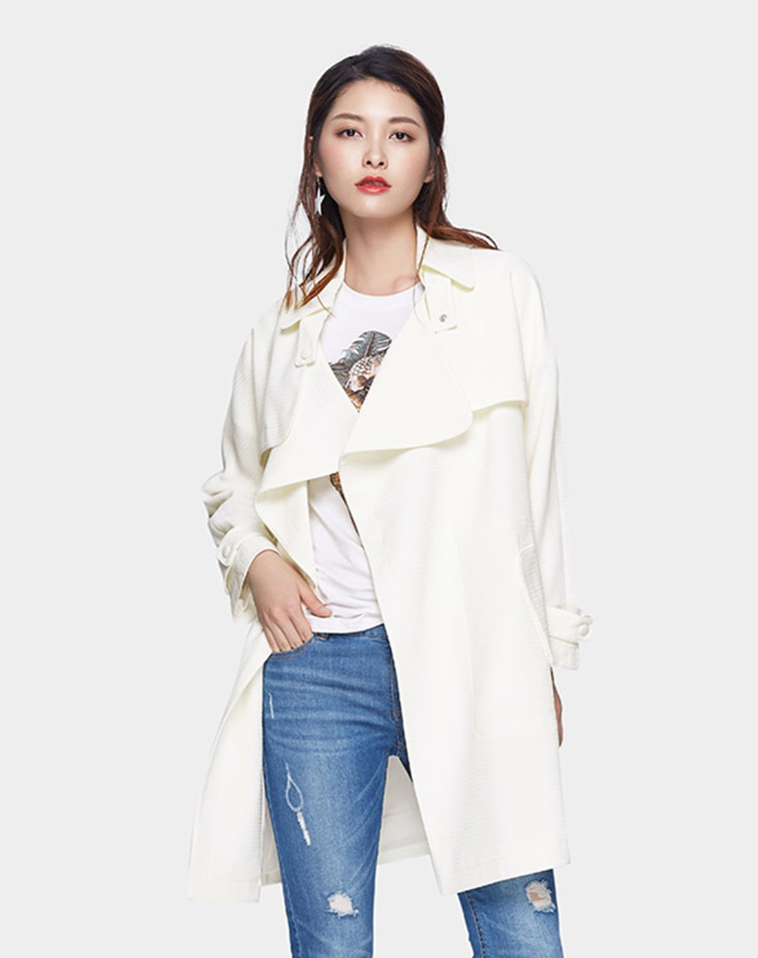 经典时髦翻领设计外套