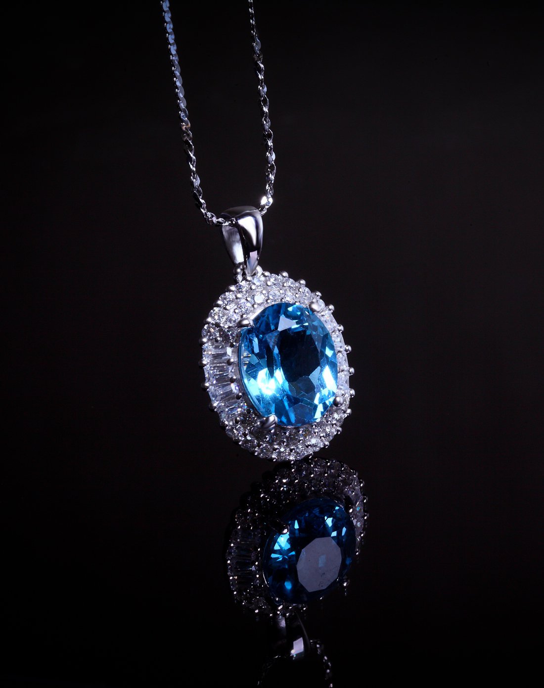 r 银镶托帕石豪华款吊坠(附证书/赠链款式随机)