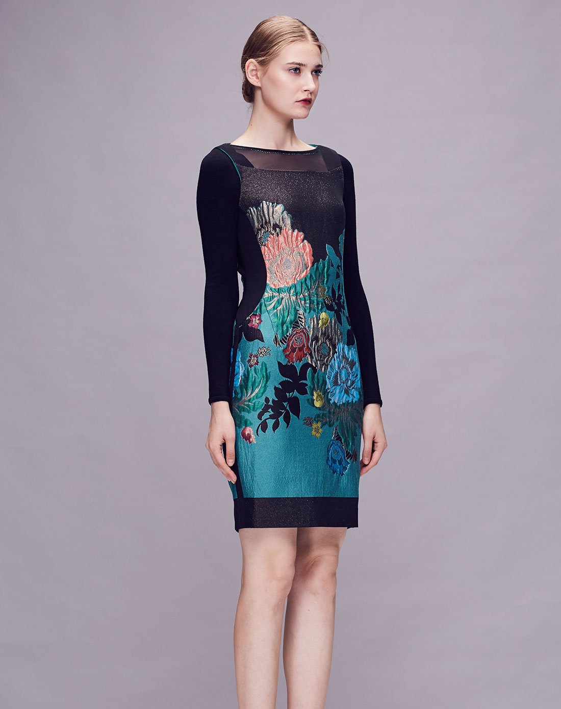 织金抽象芙蓉花拼黑色圆领直身连衣裙