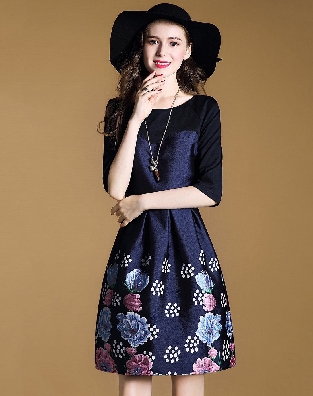 女装拼接印花连衣裙七分袖