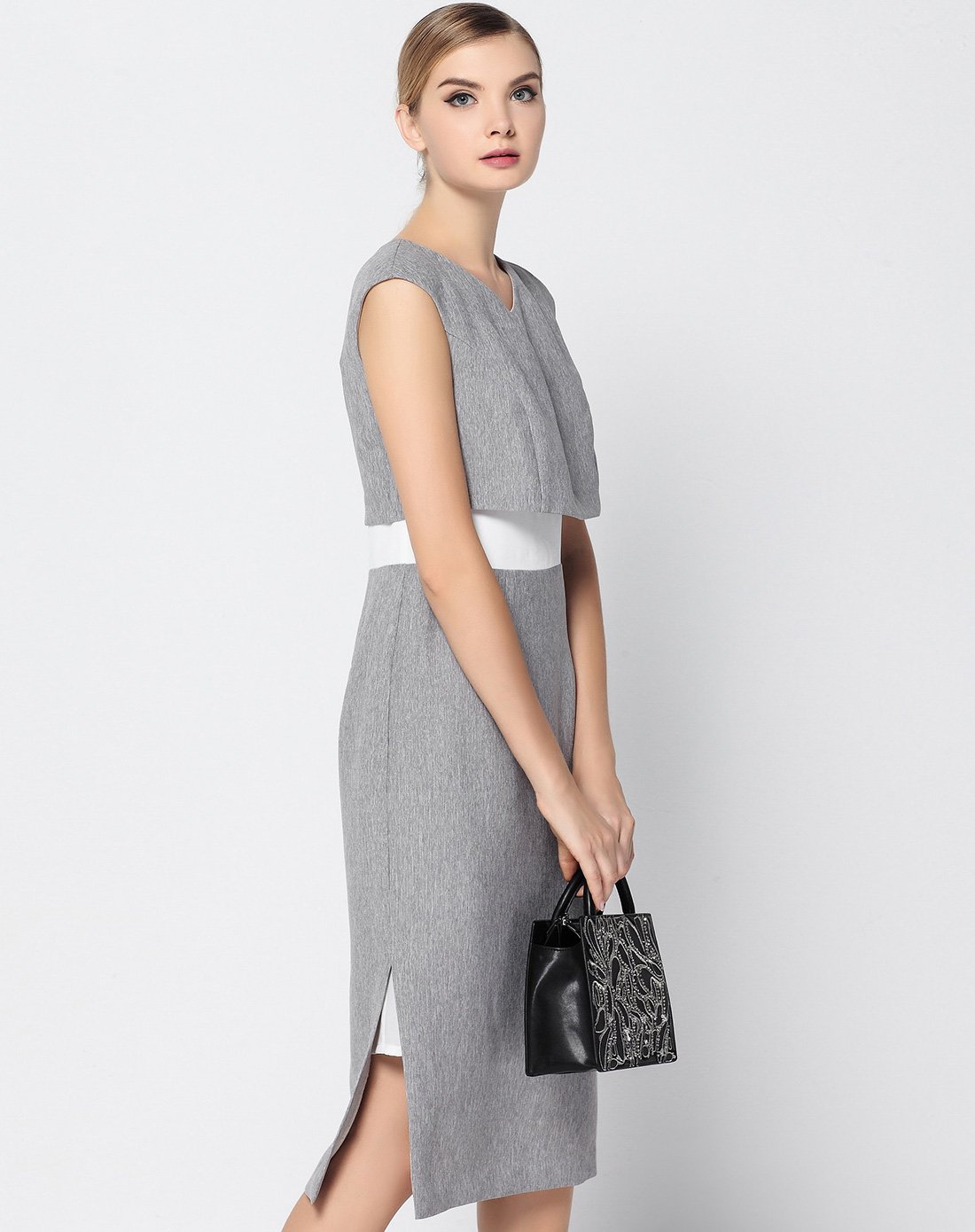 辣妈必备-bblluuee粉蓝衣橱女装专场 简素拾光修身连衣裙