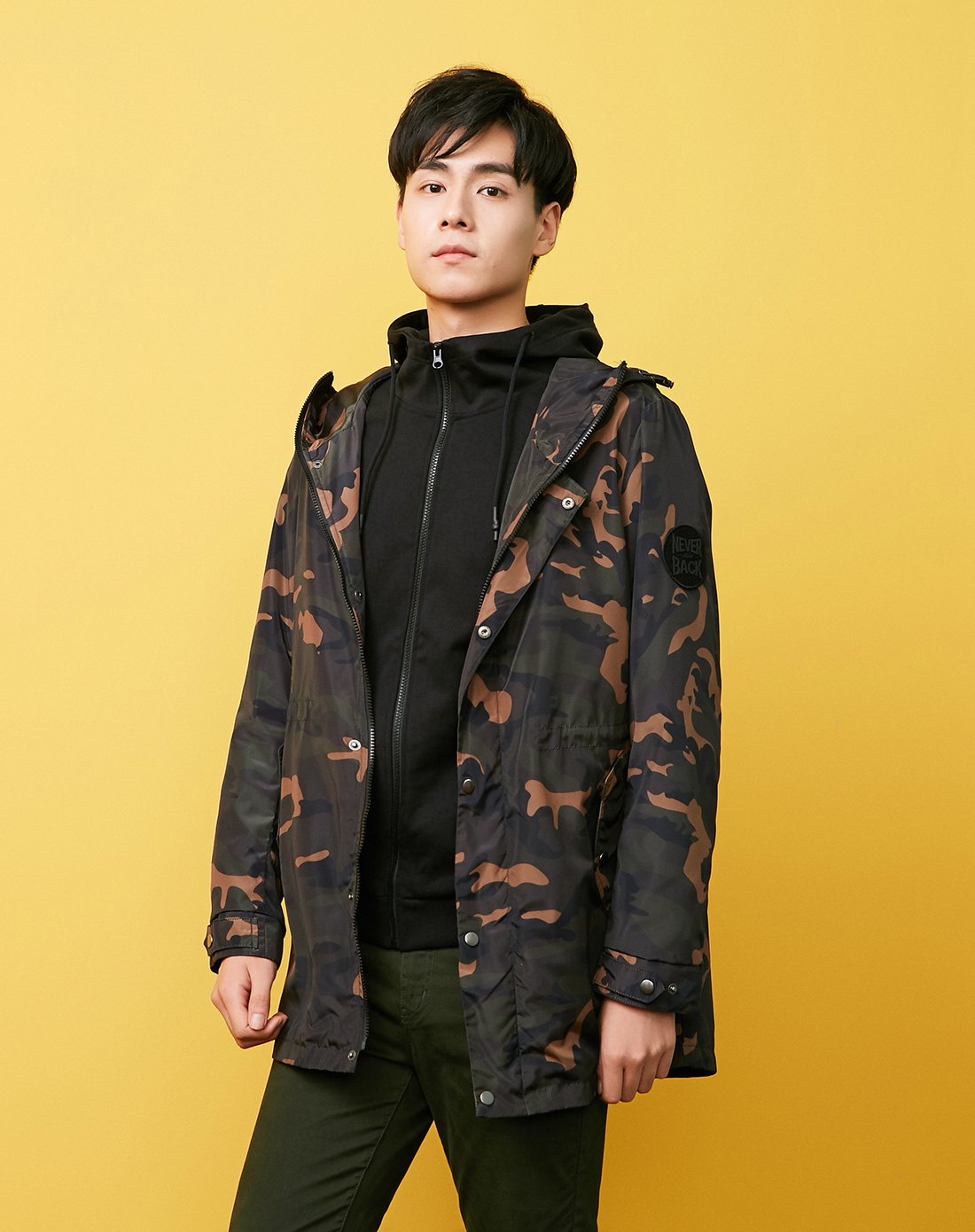 美特斯邦威胡一天明星同款男迷彩派克外套